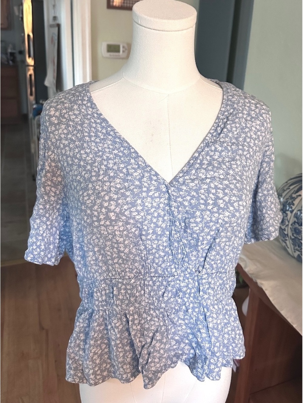 Hippie Rose Light Blue Floral Short Sleeve Peplum Blouse (XL)